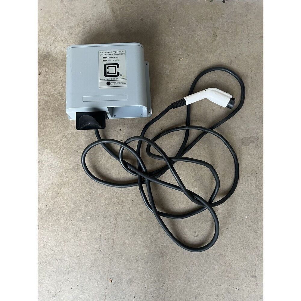 ClipperCreek CS-40, 32 Amp Tesla EV Charging Station DS-100 0230-00-003